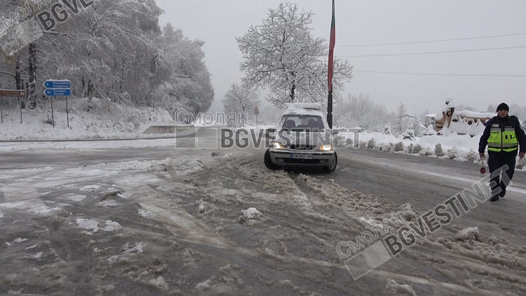  Ограниченията за движение на товарни коли над 12 тона остават само за прохода Превала към Широка лъка