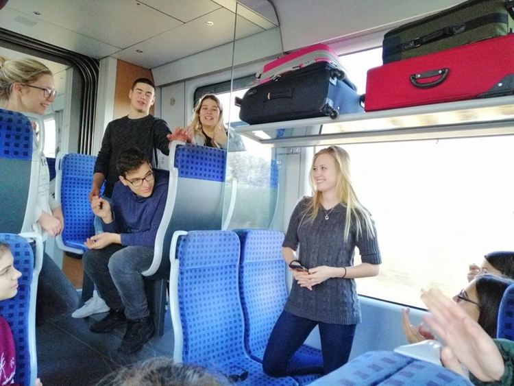 Ученици от Езиковата представиха блестящо речевите си умения по английски