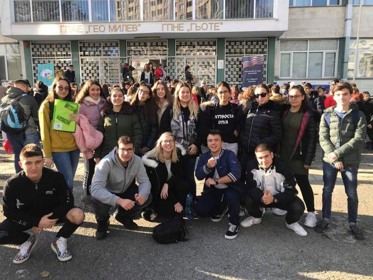 Ученици от Езиковата представиха блестящо речевите си умения по английски