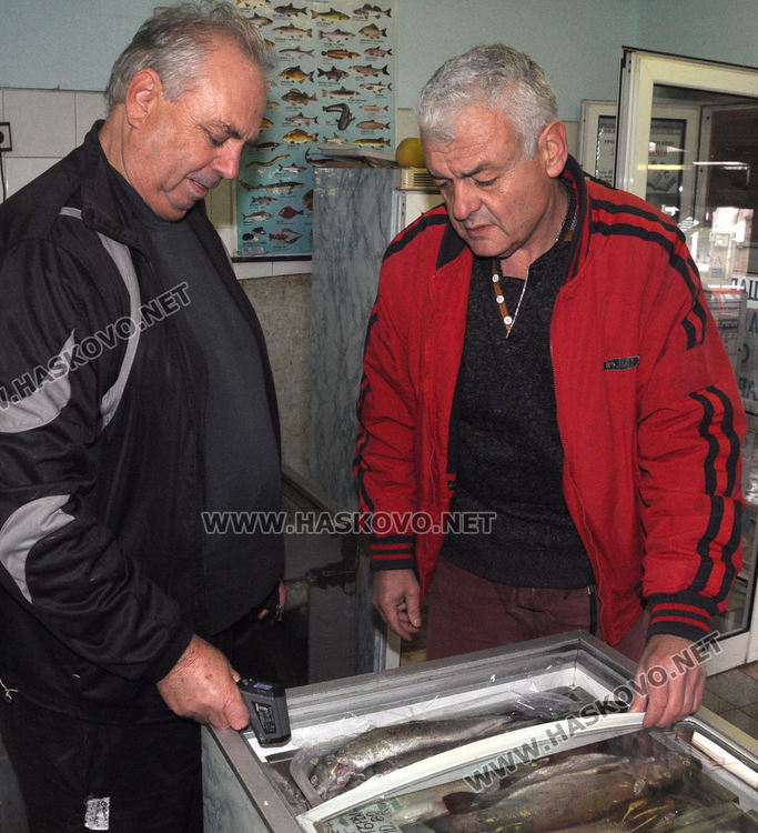 Проверяват рибните магазини за Никулден, прясната риба се познава по очите