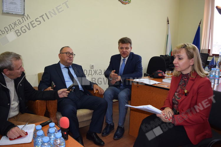 Омбудсманът Диана Ковачева се застъпи за протестиращите заради лош път жители на Ардино