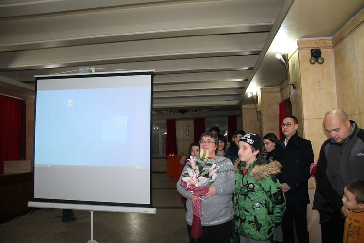 Таланти на "Вале" показаха изложба "Коледна приказка"