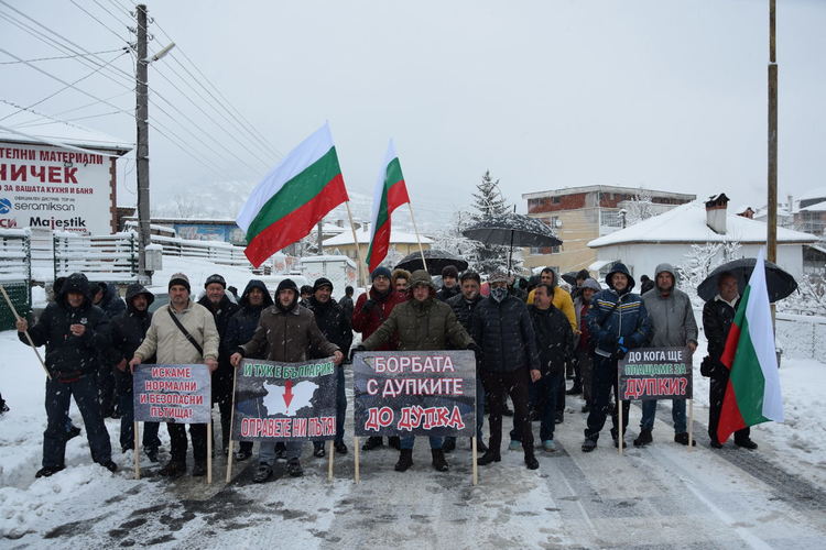 Блокадата на пътя Ардино – Кърджали приключи