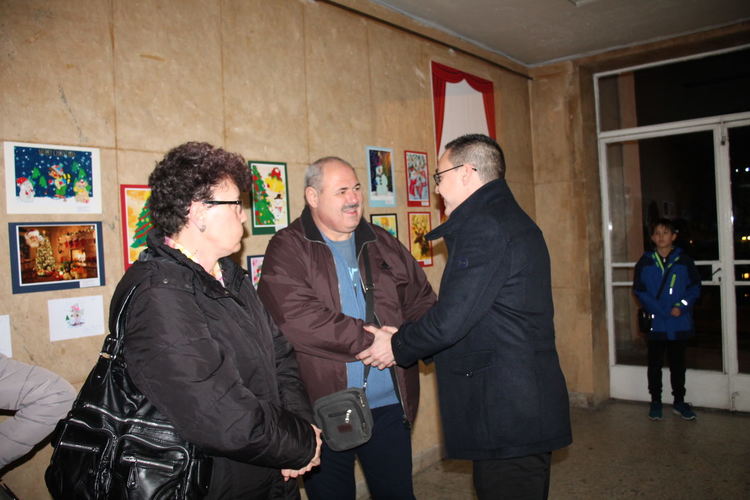 Таланти на "Вале" показаха изложба "Коледна приказка"