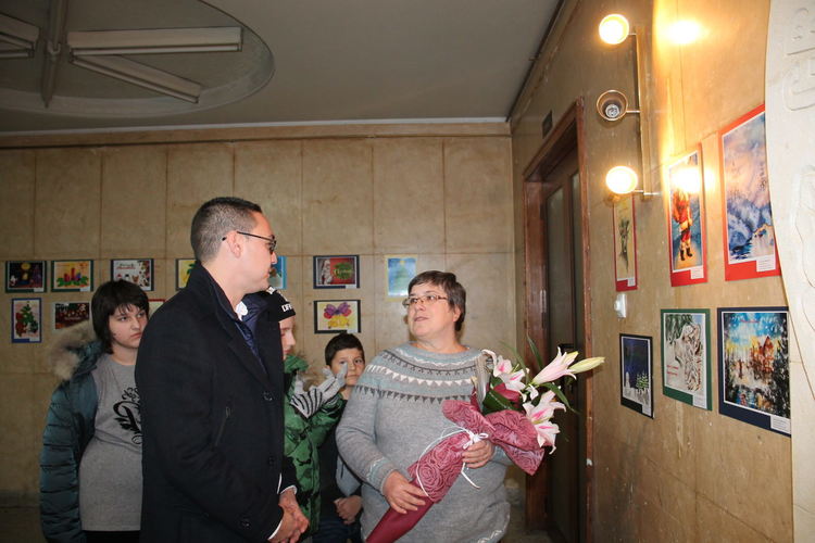 Таланти на "Вале" показаха изложба "Коледна приказка"