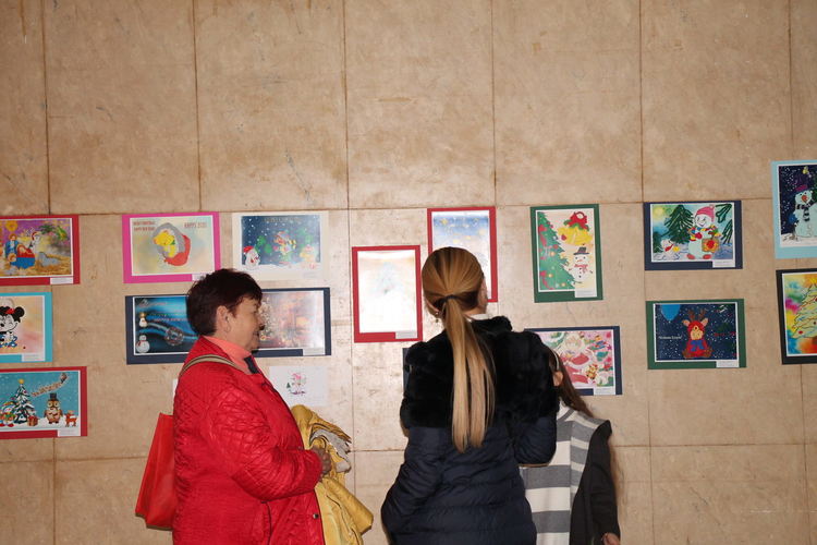 Таланти на "Вале" показаха изложба "Коледна приказка"