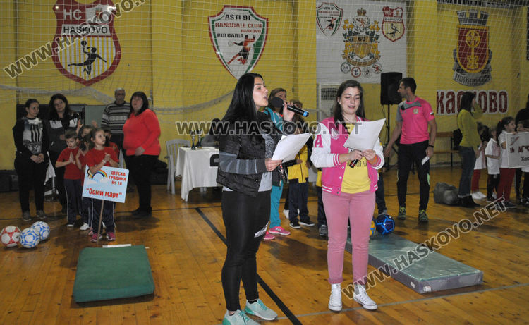 Деца и родители в надпревара "Спортист на градината"