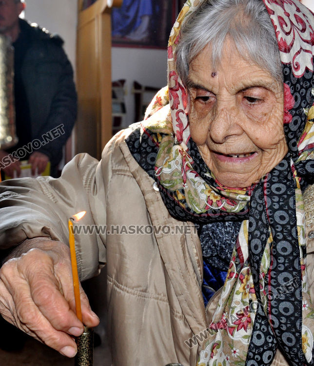 Литургия и 100 рибни ястия за Свети Никола в едноименния храм в Тракиец