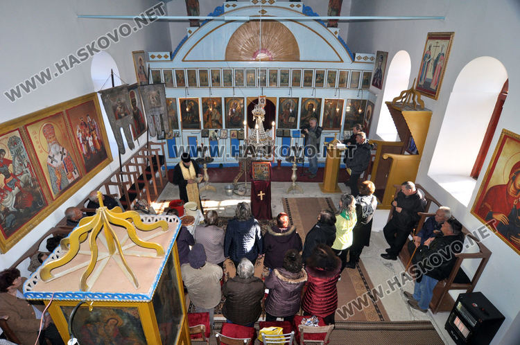 Литургия и 100 рибни ястия за Свети Никола в едноименния храм в Тракиец