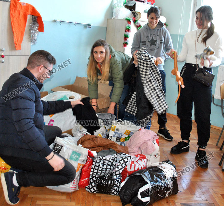 В Езиковата събират дрехи и играчки благотворително, призоваха и гражданите 