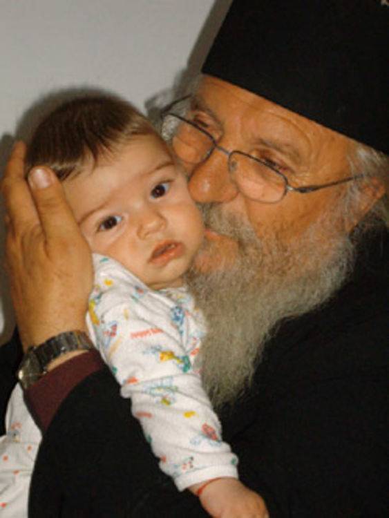 Отец Иван, основател и основен инициатор за построяването на домовете за бездомни хора и сираци