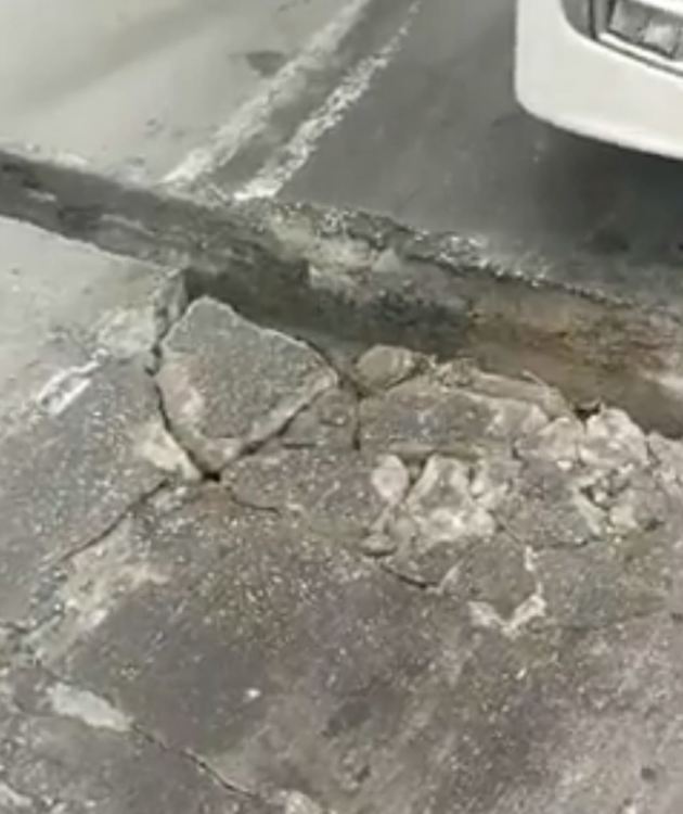 Шофьори трошат камиони в разбит канал на границата за Турция (видео)