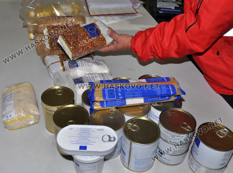 3 т. храни за бедни раздават в пункта в „Република“