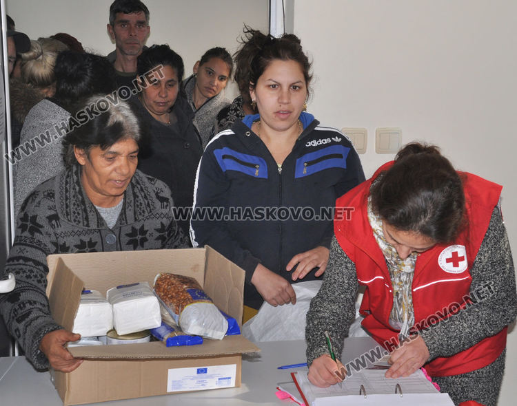 3 т. храни за бедни раздават в пункта в „Република“