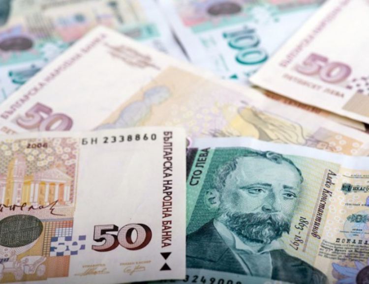 Засега няма да бъде променяна заплатата на първомайския кмет