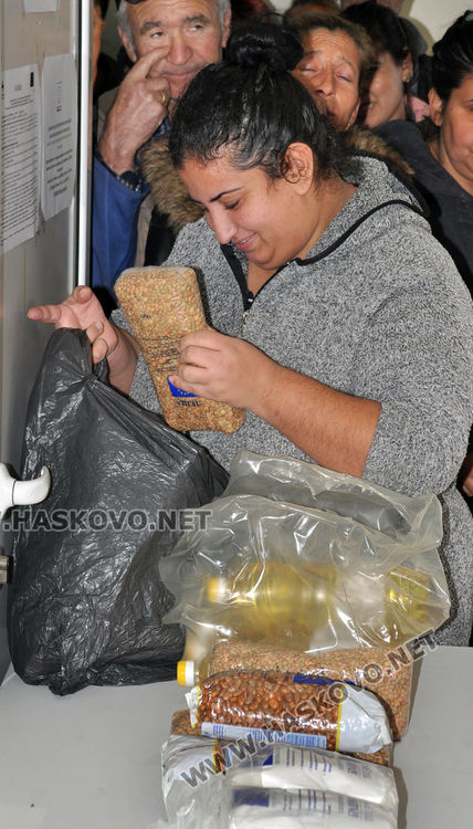 3 т. храни за бедни раздават в пункта в „Република“