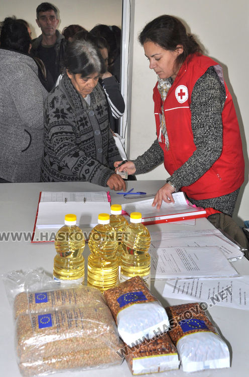 3 т. храни за бедни раздават в пункта в „Република“