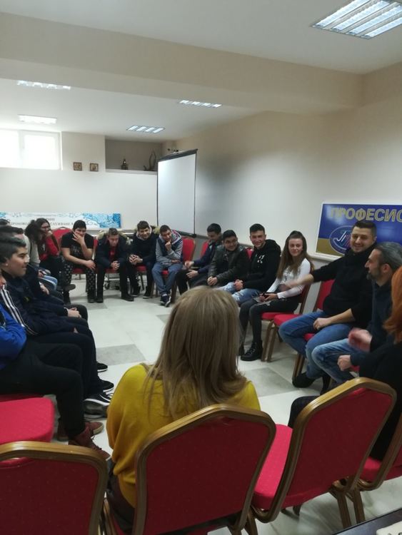 Музикален уъркшоп в Гимназията по туризъм с "Hangar 42"