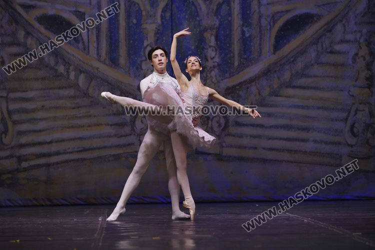 Балетният шедьовър на Чайковски &bdquo;Лешникотрошачката&ldquo; на хасковска сцена на 19 декември
