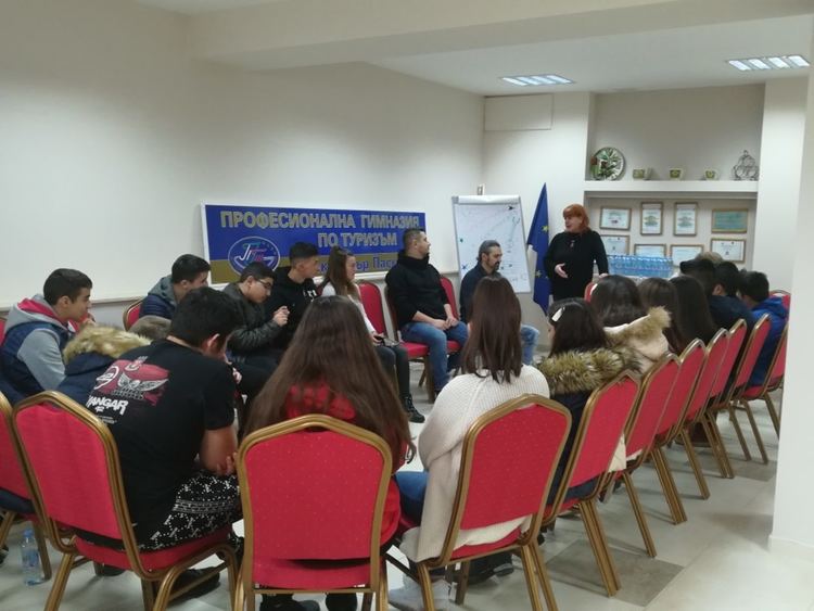 Музикален уъркшоп в Гимназията по туризъм с "Hangar 42"