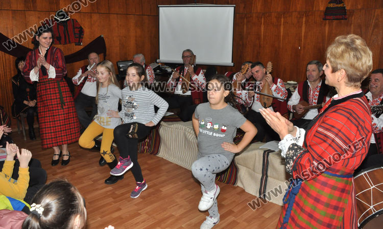 Коледа за децата на Хасково в музея