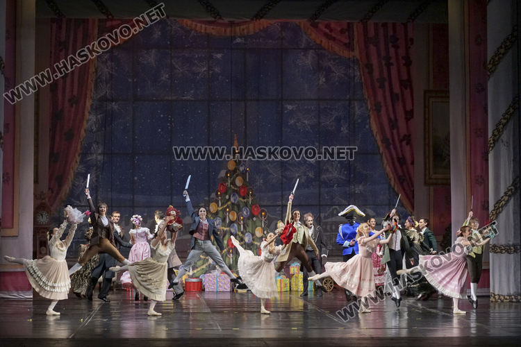 Балетният шедьовър на Чайковски &bdquo;Лешникотрошачката&ldquo; на хасковска сцена на 19 декември