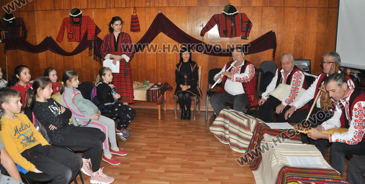 Коледа за децата на Хасково в музея