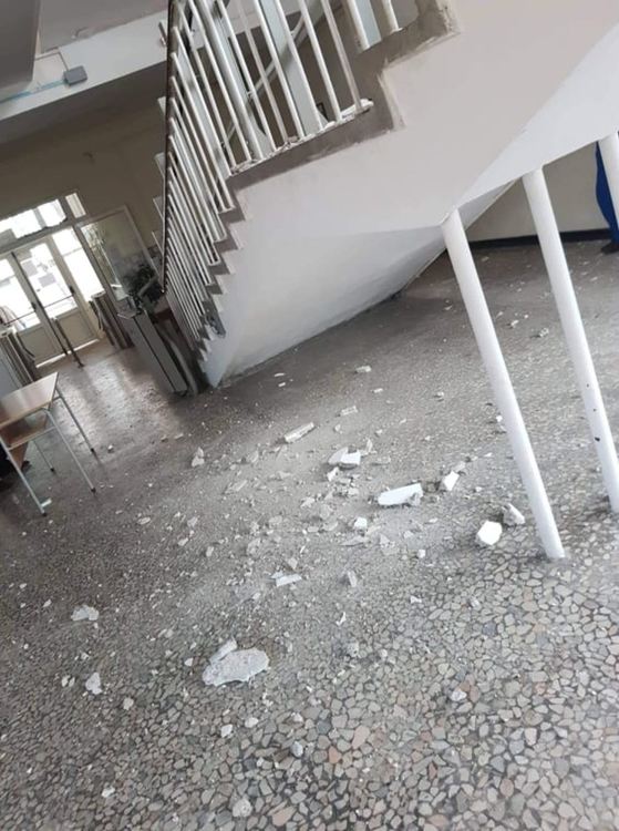 Вътрешните стълби на "Отец Паисий" се пропукаха,падна мазилка, евакуираха децата/снимки/