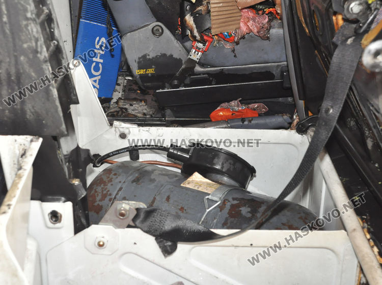 Микробус пламна на хасковска бензиностанция