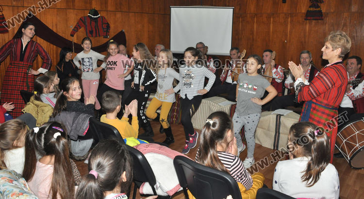 Коледа за децата на Хасково в музея