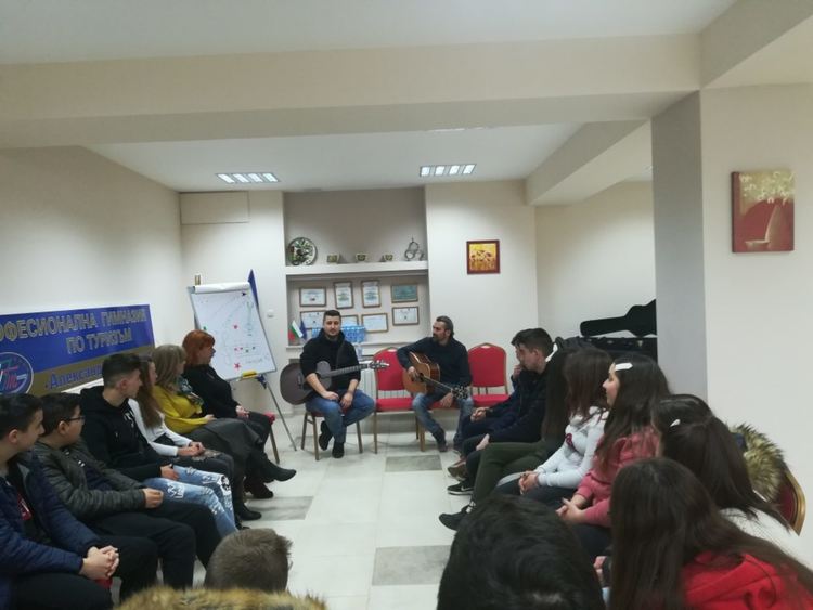 Музикален уъркшоп в Гимназията по туризъм с "Hangar 42"