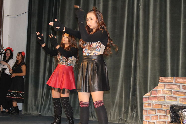 ПГЛП „Райна Княгиня“ представи клубове и извънкласни занимания в концерт-спектакъл