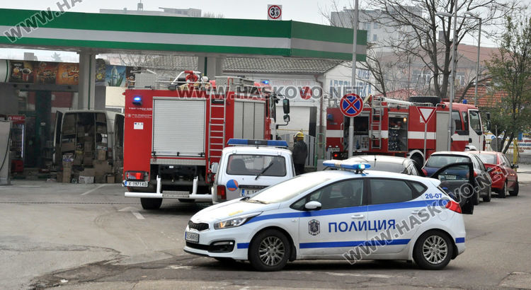 Микробус пламна на хасковска бензиностанция