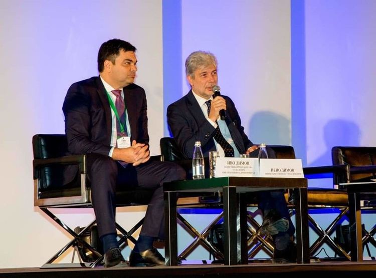 Снимка- фейсбук - Встъпителен форум на НСОРБ общински мандат 2019-2023 с министъра на околната среда и водите Нено Димов.