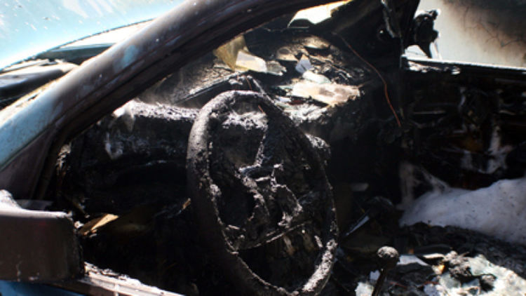 "Фиат" пламна в движение при Вранско, шофьорът се спасил