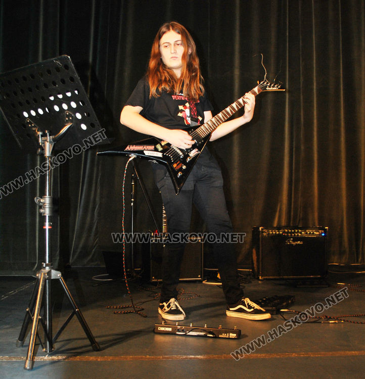Три младежки рок групи от Хасково ще направят професионален запис на песен