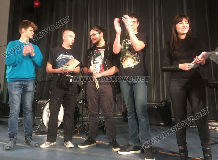 Три младежки рок групи от Хасково ще направят професионален запис на песен