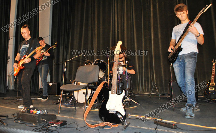 Три младежки рок групи от Хасково ще направят професионален запис на песен
