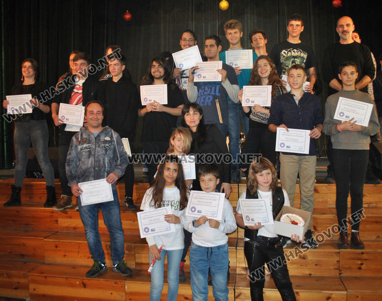 Три младежки рок групи от Хасково ще направят професионален запис на песен