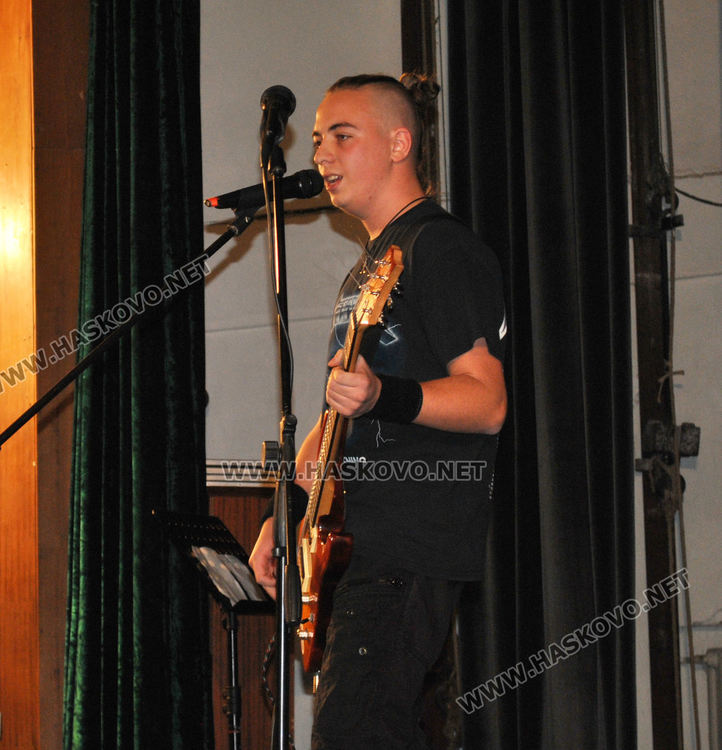 Три младежки рок групи от Хасково ще направят професионален запис на песен