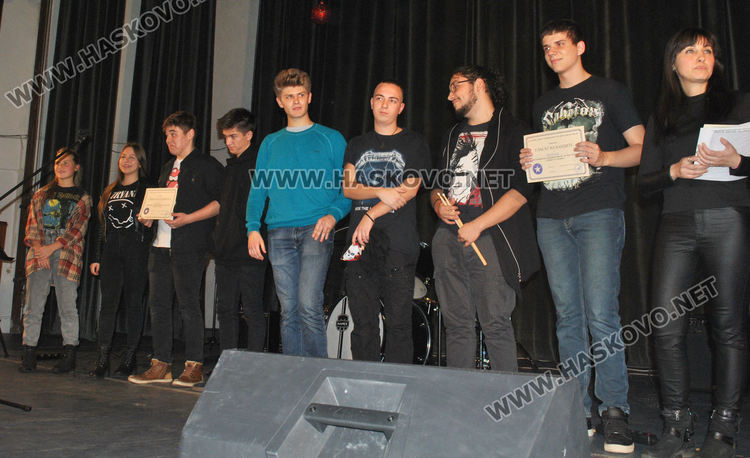 Три младежки рок групи от Хасково ще направят професионален запис на песен