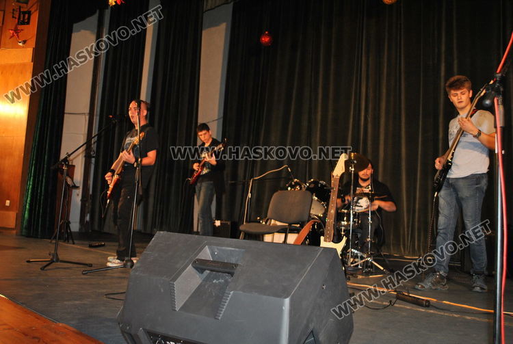 Три младежки рок групи от Хасково ще направят професионален запис на песен