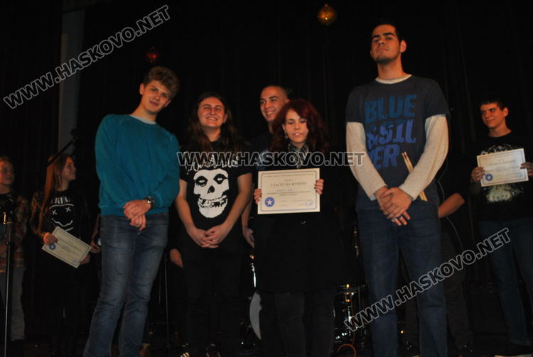 Три младежки рок групи от Хасково ще направят професионален запис на песен