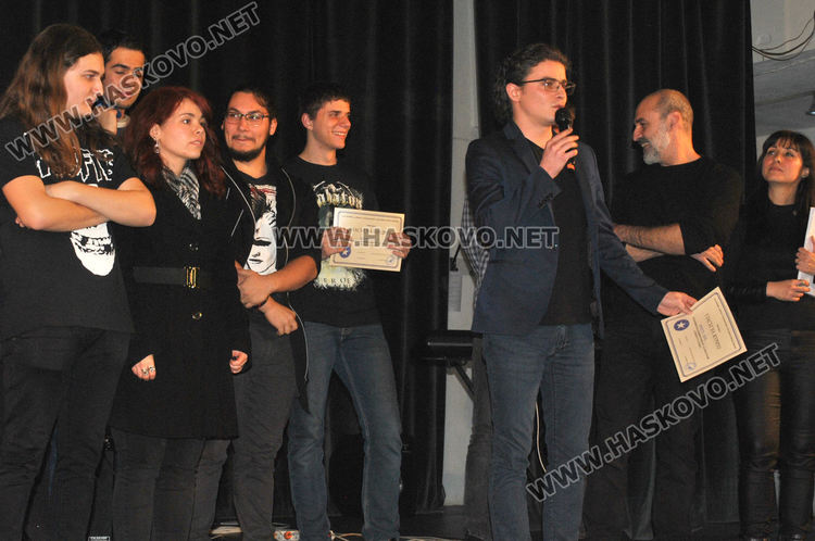 Три младежки рок групи от Хасково ще направят професионален запис на песен