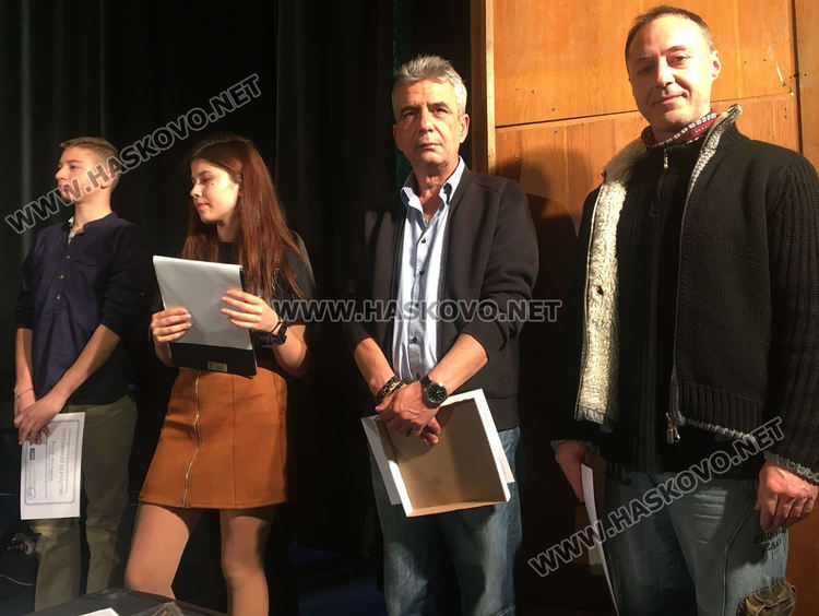 Три младежки рок групи от Хасково ще направят професионален запис на песен