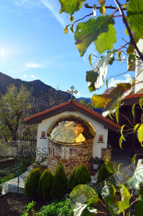 В красивия параклис "Света Троица" са вложени 7 хил.лева и беше осветен в началото на ноември 2019-та след 4 годишно строителство