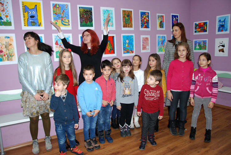 Пъстроцветна първа изложба подредиха малките художници от „Въображение“