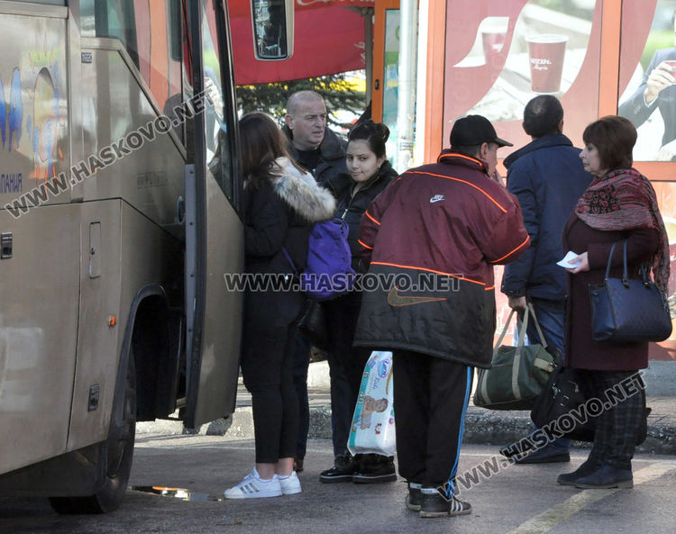 Хасковски автобуси в Европа с трибагреника и надпис “Протест“