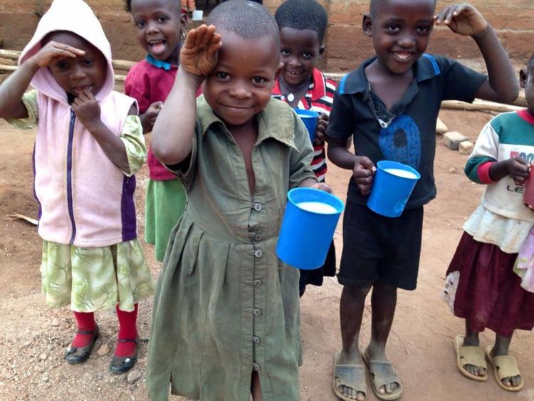 По-усмихната Коледа за сираци в Уганда заради асеновградчани с големи сърца (Снимки и видео)