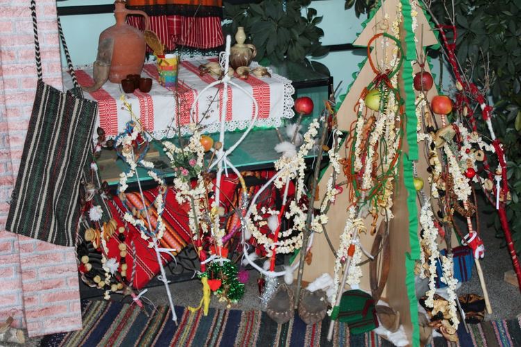 Сръчни Славейковци с награди за изработване на сурвачка, коледен сувенир и картичка